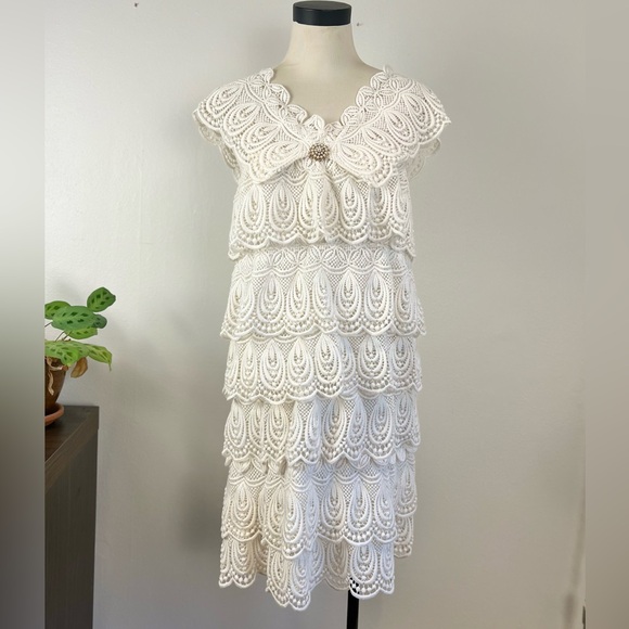 White Lace Tiered Vintage Dress w/ Pearl Brooch - Picture 5 of 8